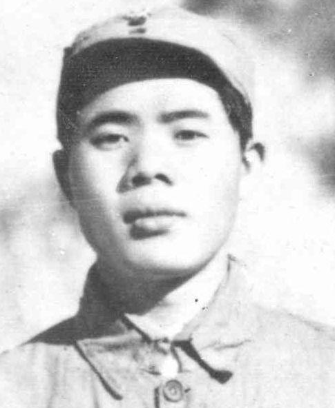 他是非常年轻的共产党员，英勇抗战，牺牲时才25岁
