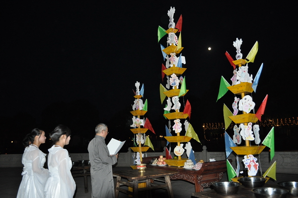 中秋节少数民族祭月拜月习俗